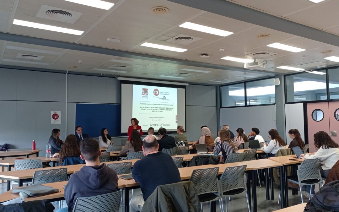 Visita de representantes de la Agencia Estatal de Administración Tributaria al Máster